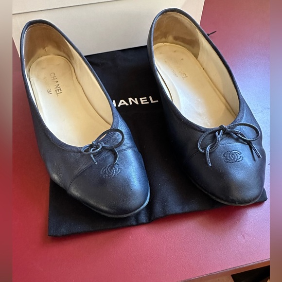 Chanel Uniform Navy Blue Ballerines (Ballet Flats) in Size 39. Great condition! - Picture 2 of 9